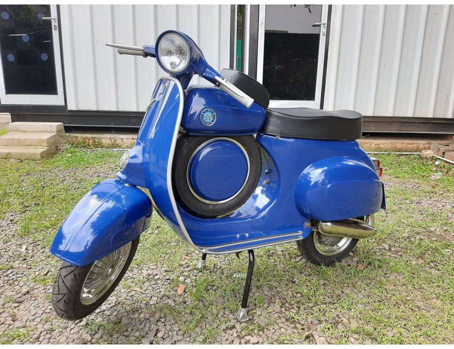 Vespa Scooter 90SS Blue – Rare Super Sprint Classic